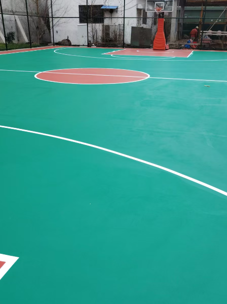 武川 球场长期使用易出现地面开裂